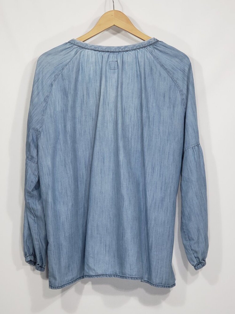 JAG Blue Long Sleeve Embroidered v-neck Blouse Women's Large - Picture 2 of 6